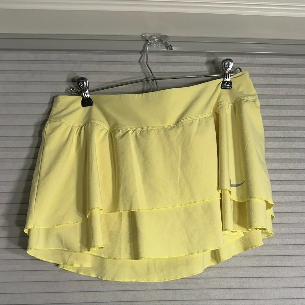 Nike dri-fit yellow tennis skort J-2